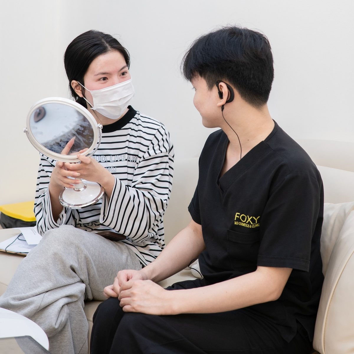 Tư vấn 1:1 cho khách hàng tại Foxy M.D