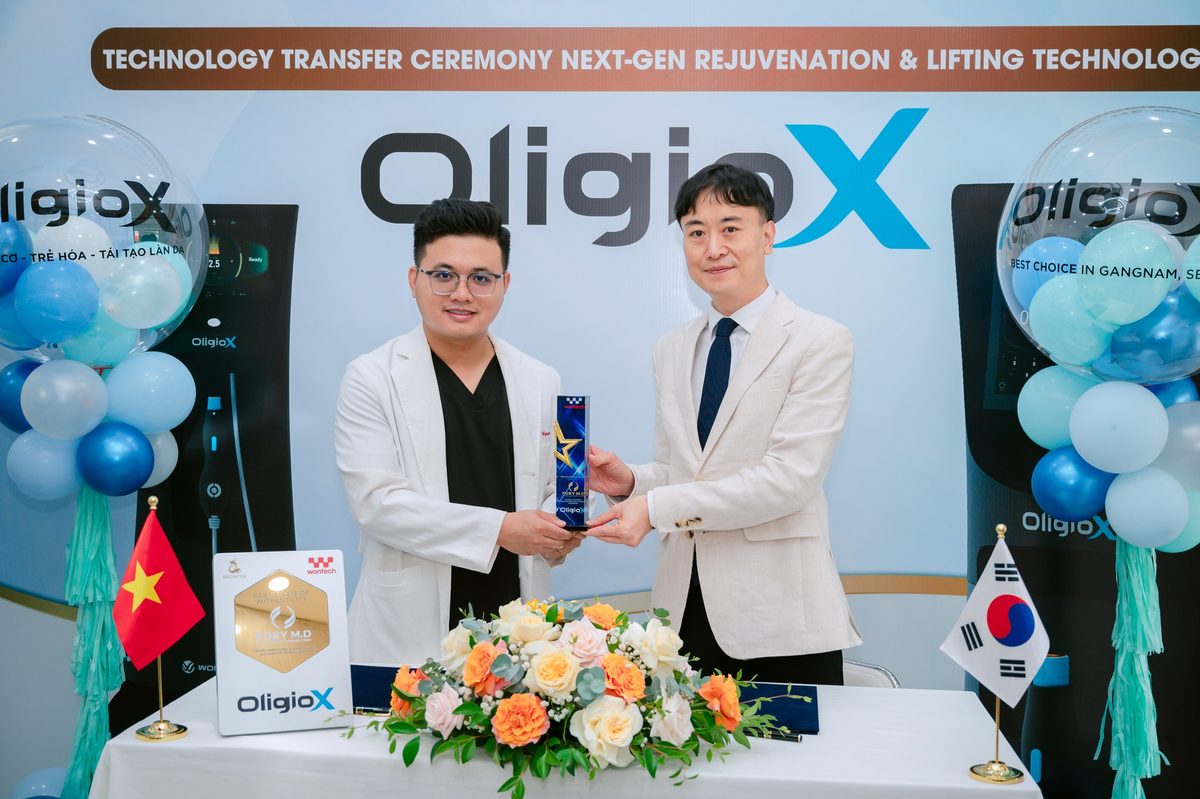 Trao chứng nhận chuyển giao Oligio X cho Foxy M.D